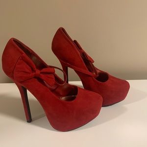 Red pumps
